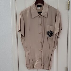 Vintage Ladies Beige Short Sleeve Button-Up Shirt With Crest Like Logo Sz Small